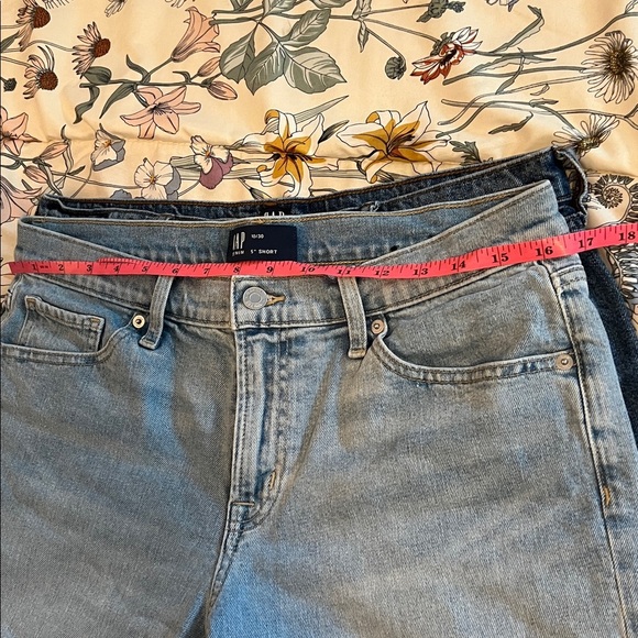 Bundle of Gap Denim Shorts - Picture 4 of 8